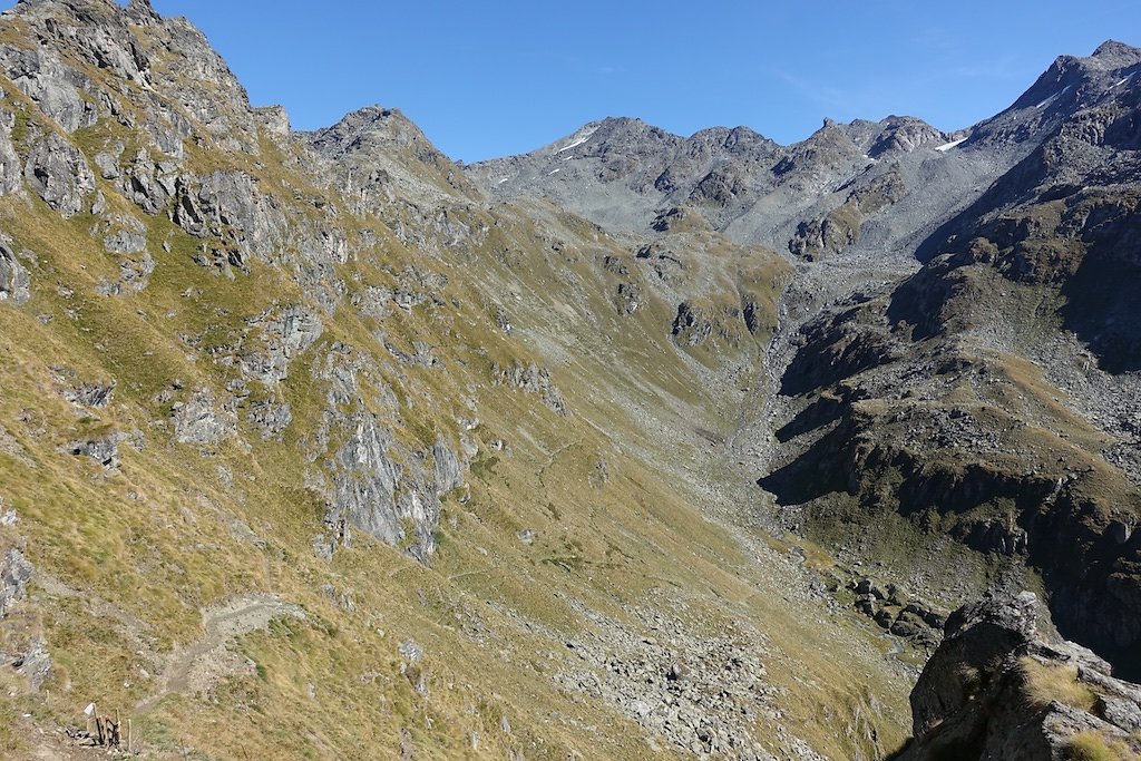 Fionnay, Ecurie du Crêt, Col de Sarshlau, Le Dâ, Col du Bec d'Aigle, Louvie (26.09.2018)